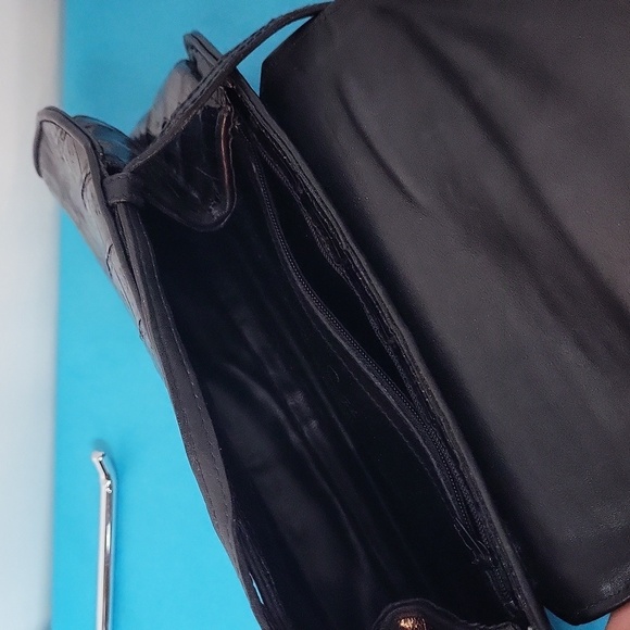 Susan Gail Shoulder Bag - Picture 12 of 14